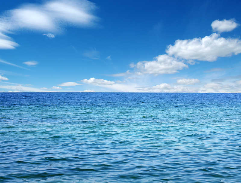 蓝色的海水图片_飞溅的海水素材_高清图片_摄影照片