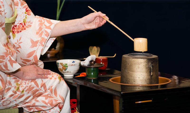 日本女人泡茶