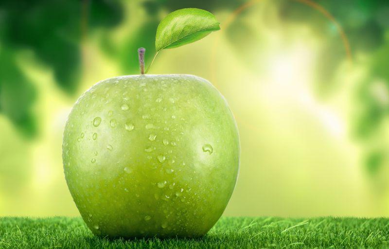 绿苹果图片-白色背景下带着果尺的青苹果素材-高清
