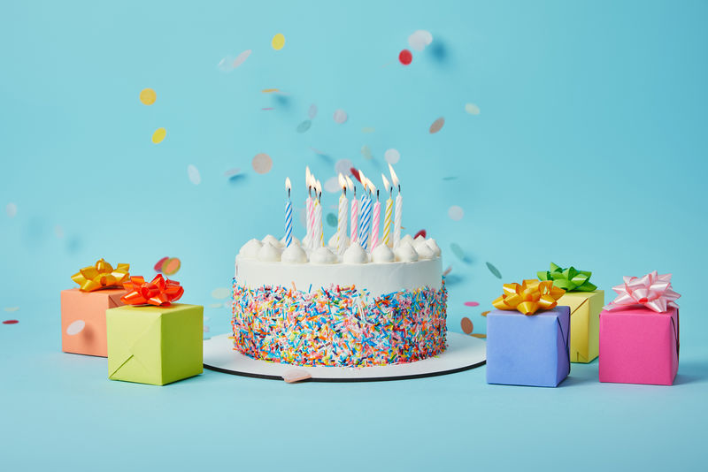 生日蛋糕与装饰19张图片