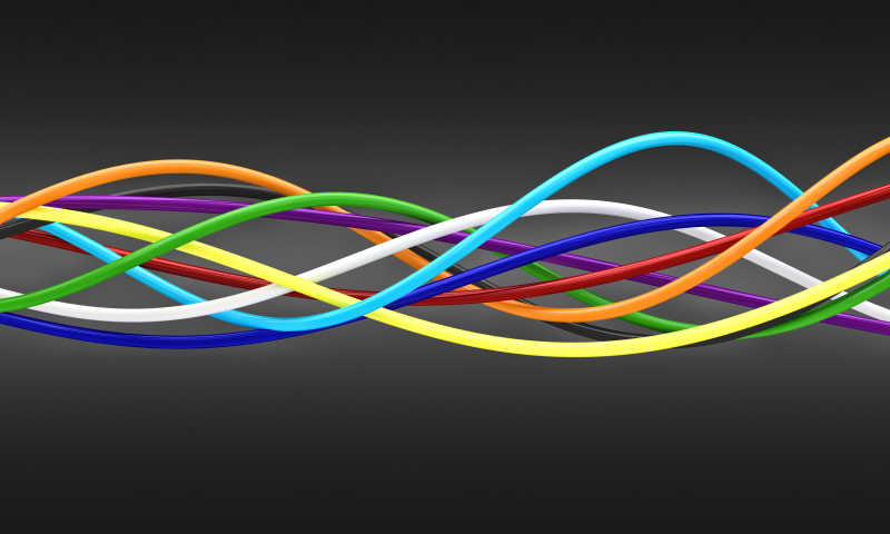多种颜色的电缆线交叉的电火花