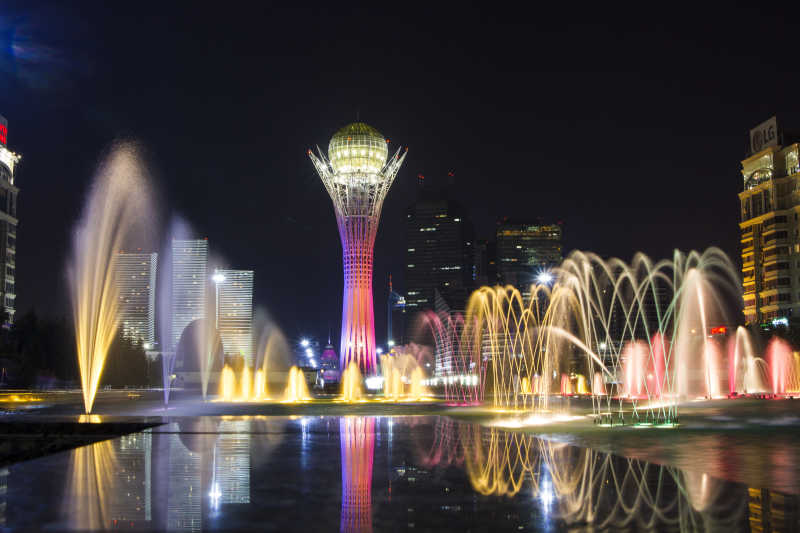 现代夜空的喷泉