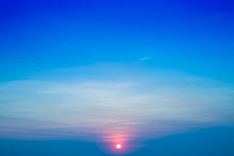 太阳从地平线升起图片图片