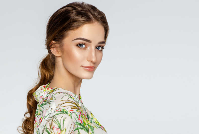 美丽的女人的脸