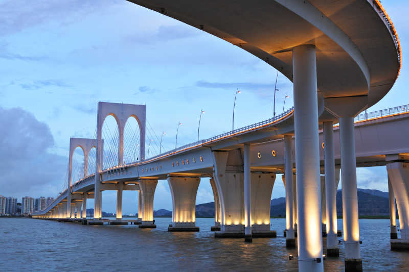 晚霞下的北戴河大桥美景