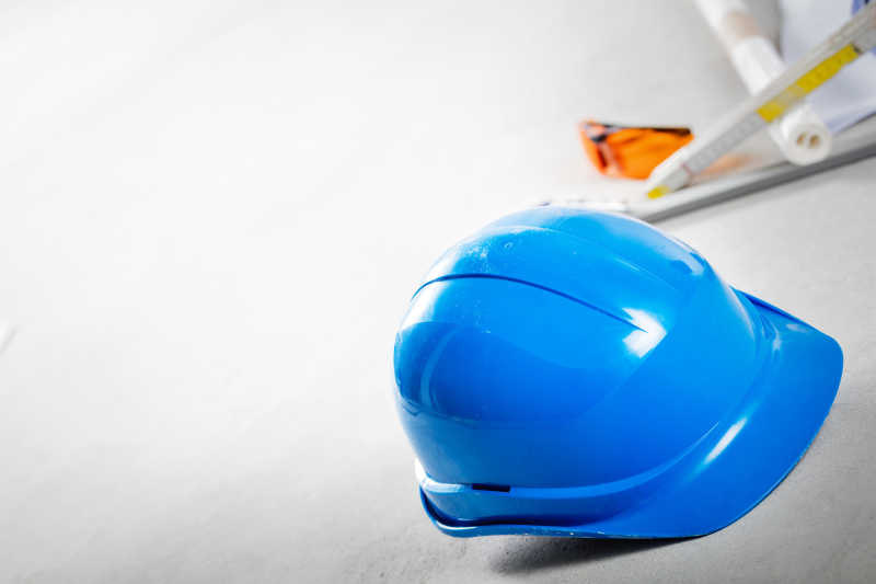 蓝色的安全帽