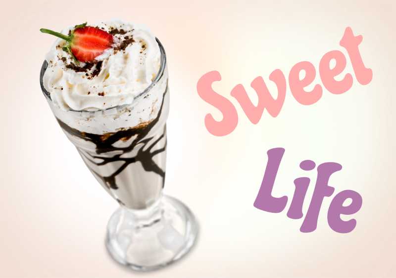 玻璃杯里的巧克力冰激凌