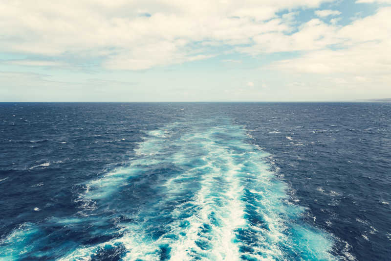 在游船上看到的海洋景观