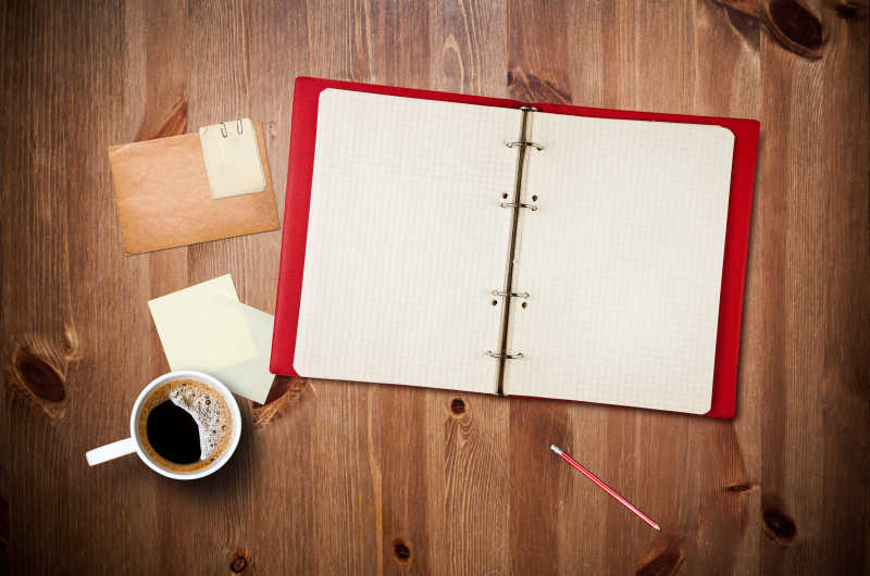 工作区与咖啡杯