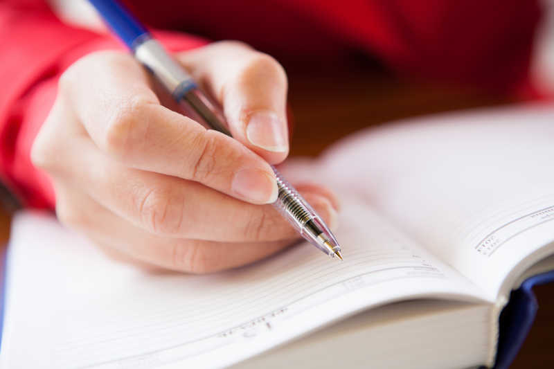 手写日记本的特写镜头