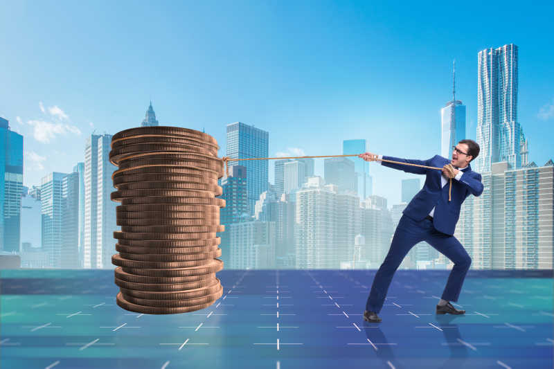 一个商人拉一堆金币