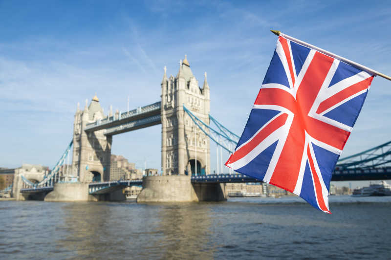 英国国旗在英国伦敦塔桥前的英国国旗