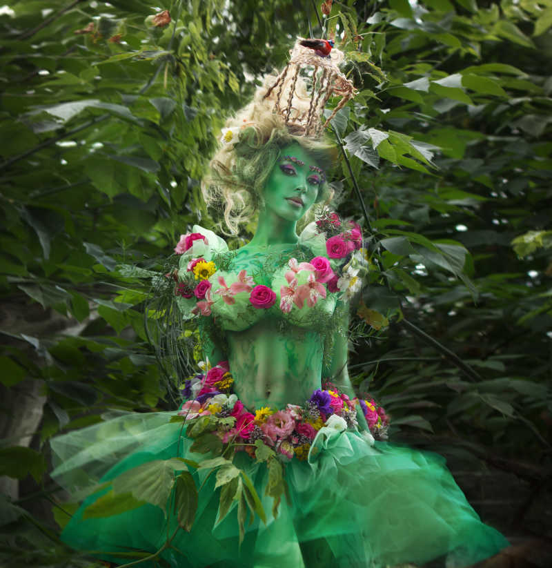 森林深处的绿色精灵