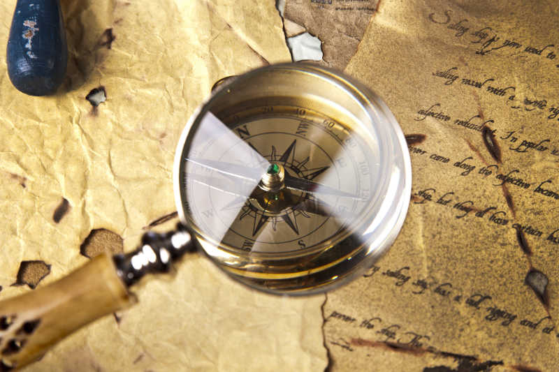 老式导航设备指南针和其他仪器