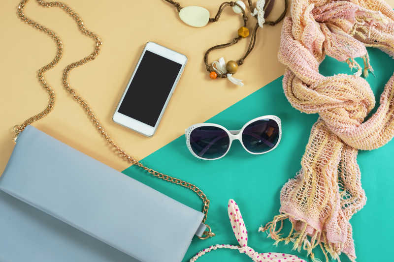 时尚美女的服装配饰