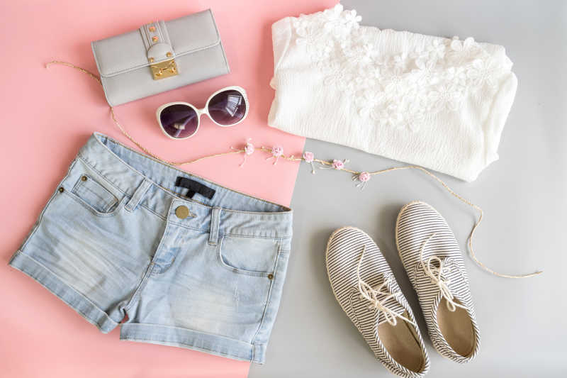 时尚夏季的美女服装及服装配饰