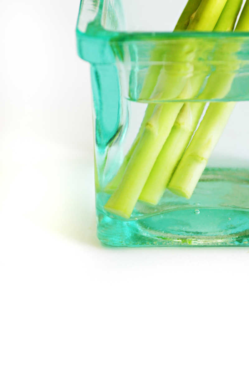 放在水缸里的芦笋