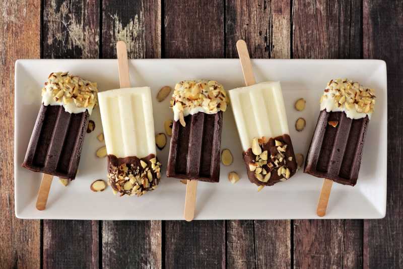 巧克力和杏仁冰棍