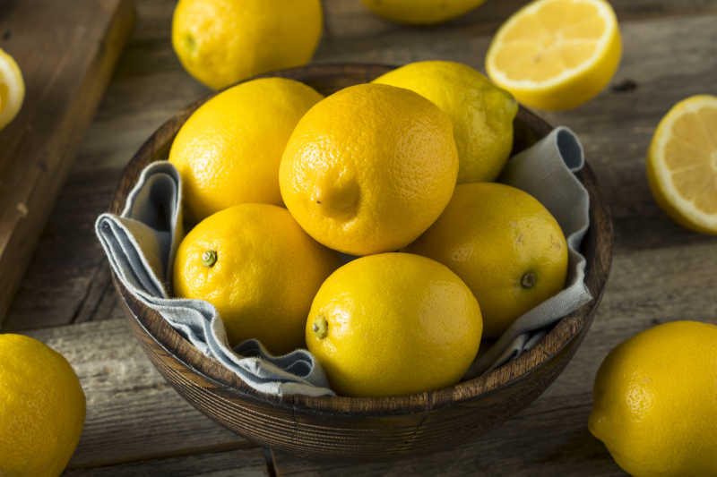 健康新鲜的黄色柠檬