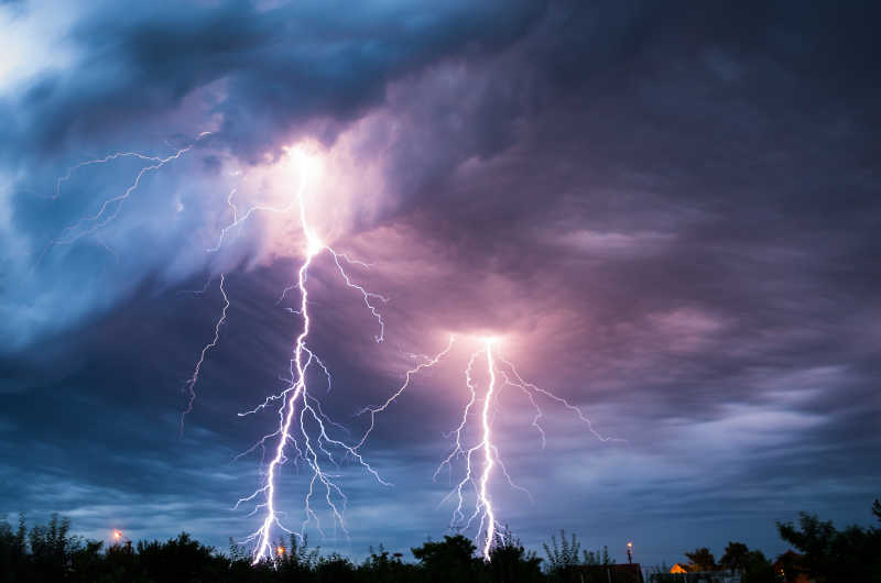 雲和雷閃電