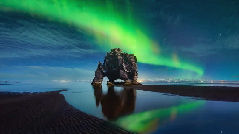 极光绿反射-冰岛