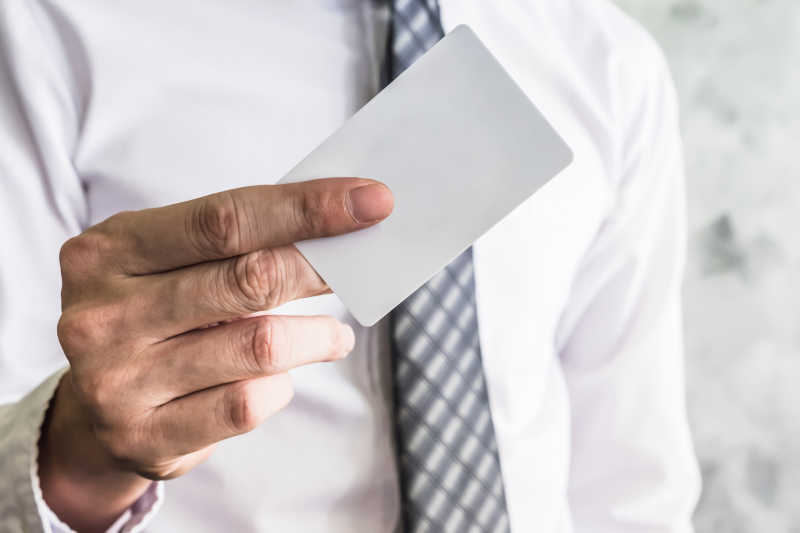 商人持白空白卡