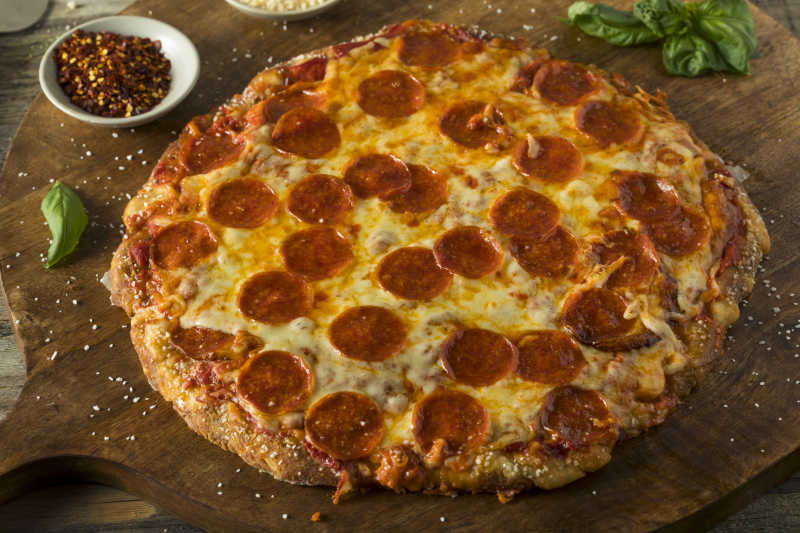 意大利辣味香肠自制披萨