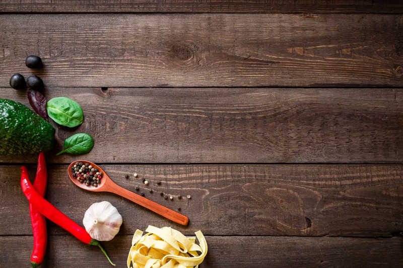 新鲜蔬菜和面食