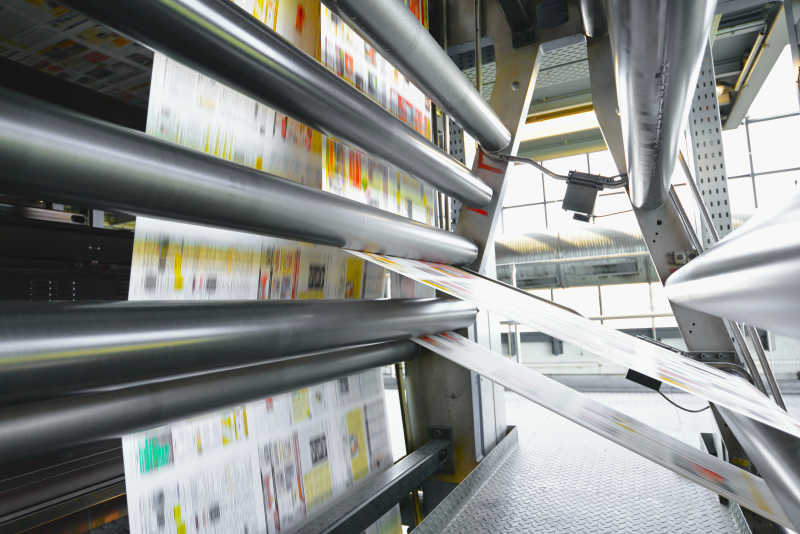 造纸厂在印刷报纸