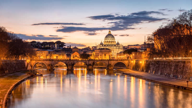 罗马意大利圣彼得大教堂的夜景