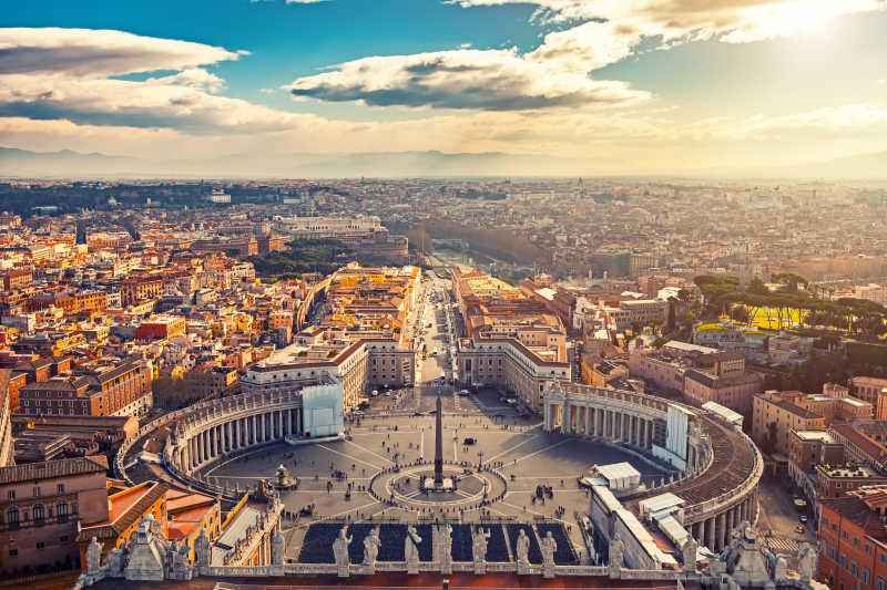 梵蒂冈圣彼得广场与罗马鸟瞰图