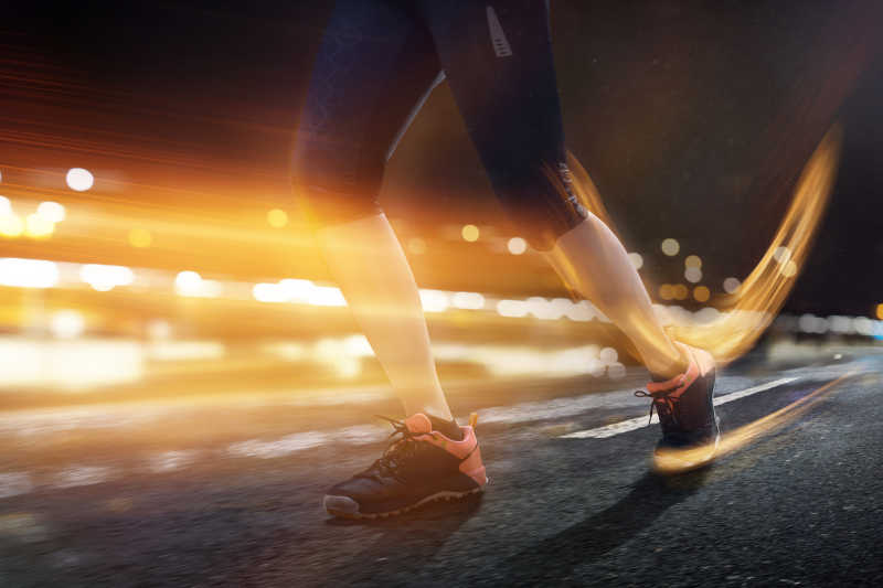 正在慢跑的艺术光的特写