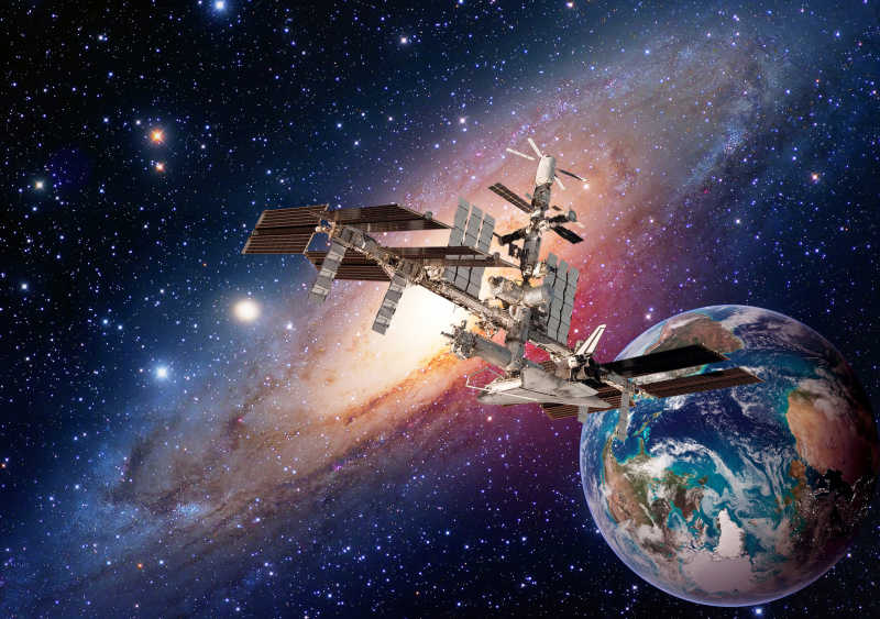 航天空间站在卫星国际站后面还有地球