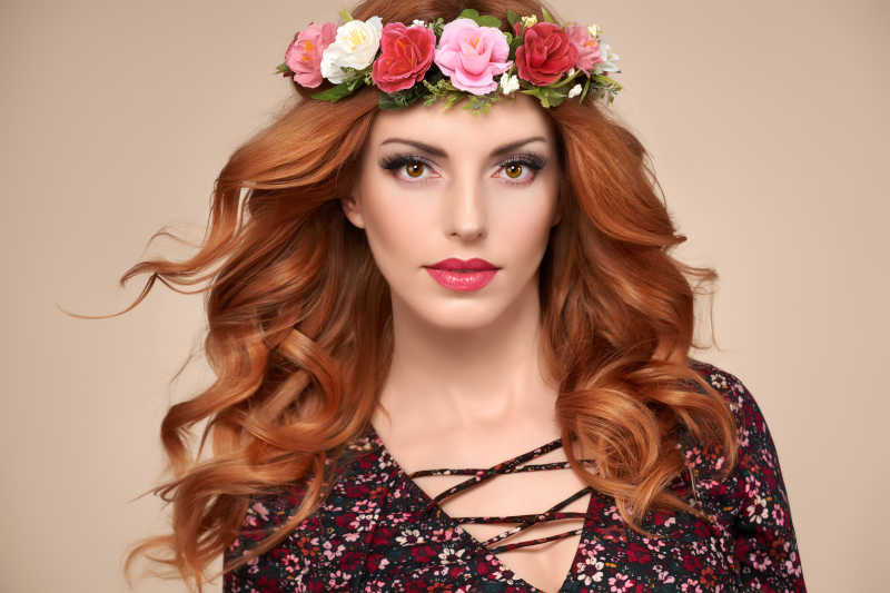 波希米亚风快乐的美丽女模特