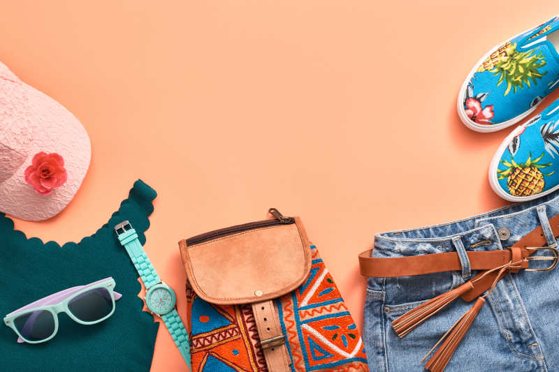 时尚女人衣服的配件