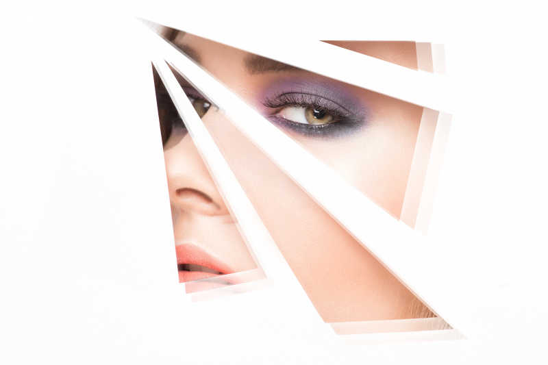 带有妆容的不规则脸部拼图