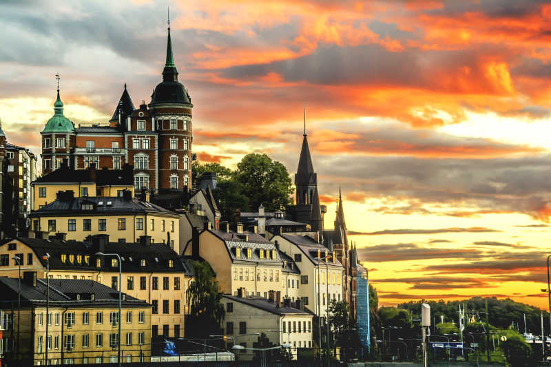 斯德哥尔摩市容在日落期间晚霞风景
