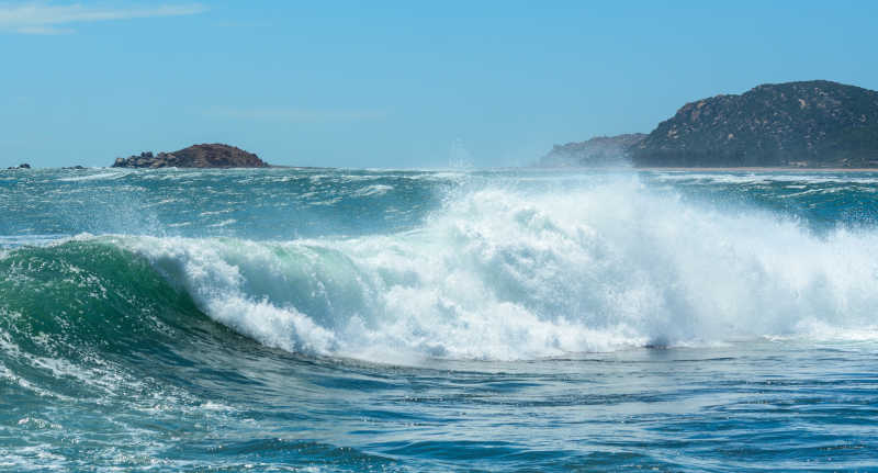 海面翻腾的海浪