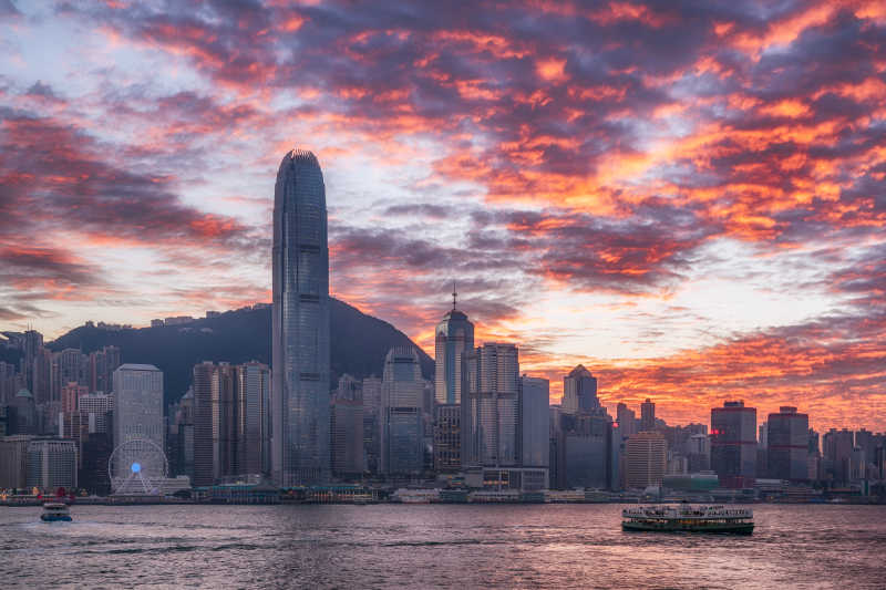香港城市建筑在夕阳下的光辉