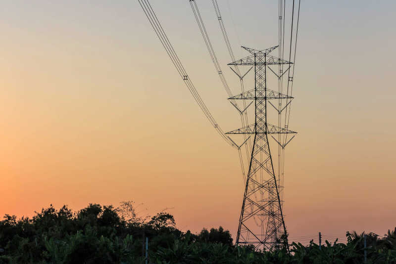 电塔和电线特写