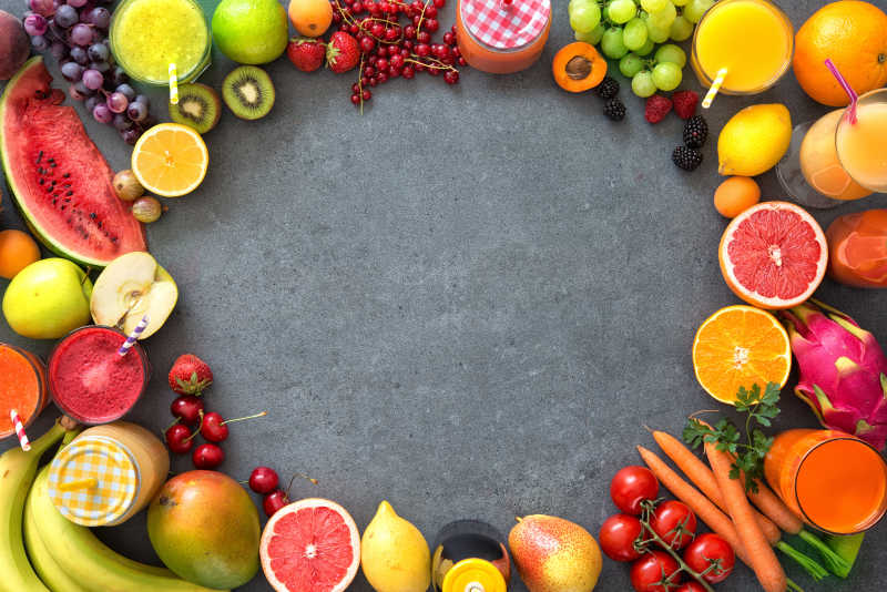 各种新鲜水果蔬菜和蔬菜水果汁