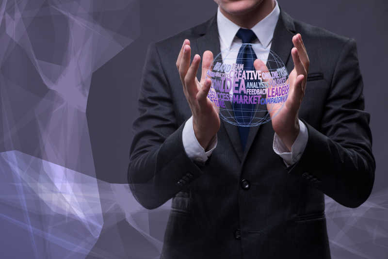 商业云计算概念的年轻商人