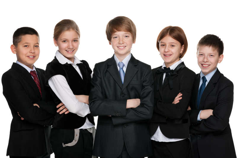 五个自信微笑的青少年