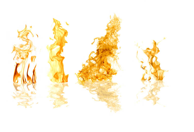 白色背景下的带有反射的橙色火焰
