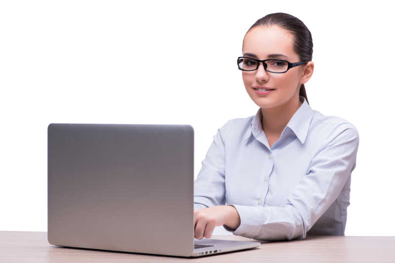 白色背景下的年轻的商人与笔记本