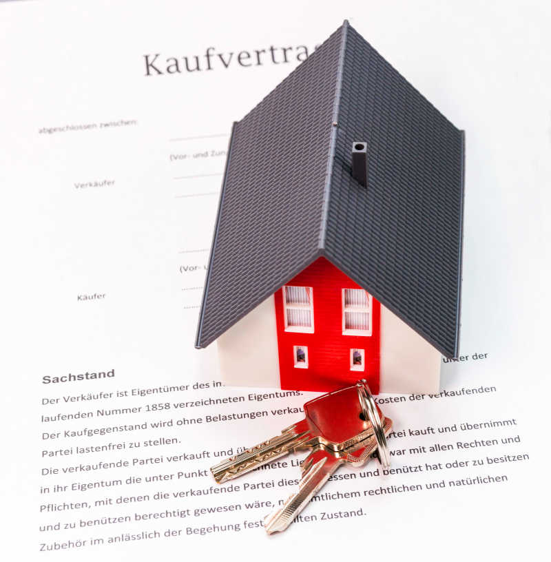 房屋模型和钥匙