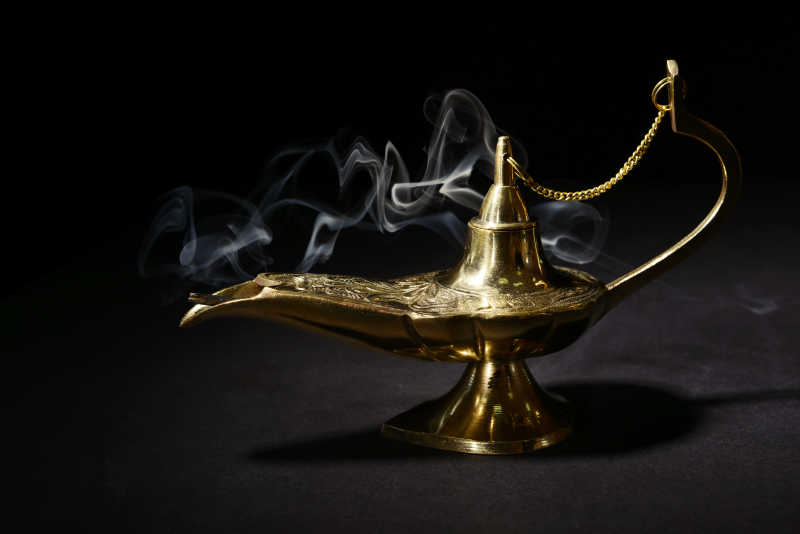 黑色背景上的阿拉丁魔法神灯