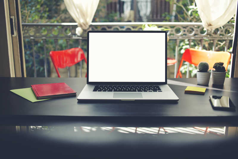 空白屏幕笔记本电脑