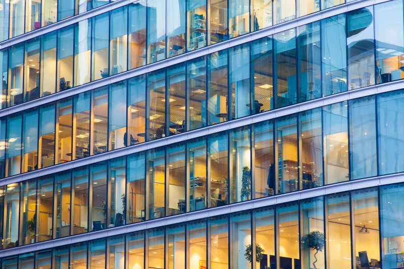 伦敦摩天大厦商务写字楼的窗口特写