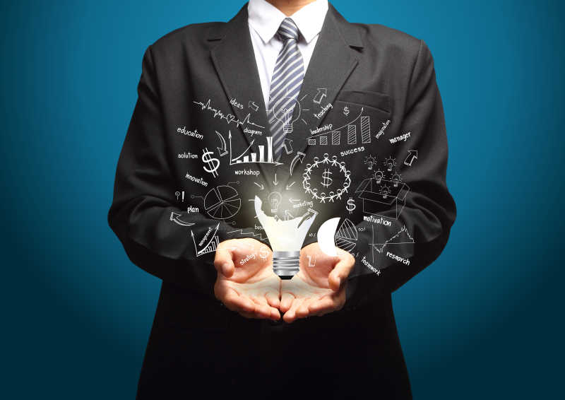 创意灯泡与绘制企业战略规划理念